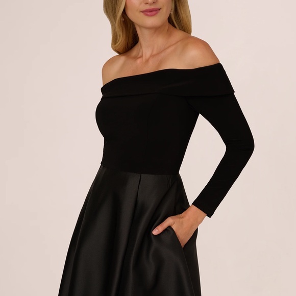 Elegant Black Off-Shoulder Gown - Picture 3 of 7
